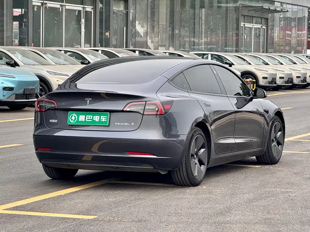 Tesla Model 3 — миниатюра 10