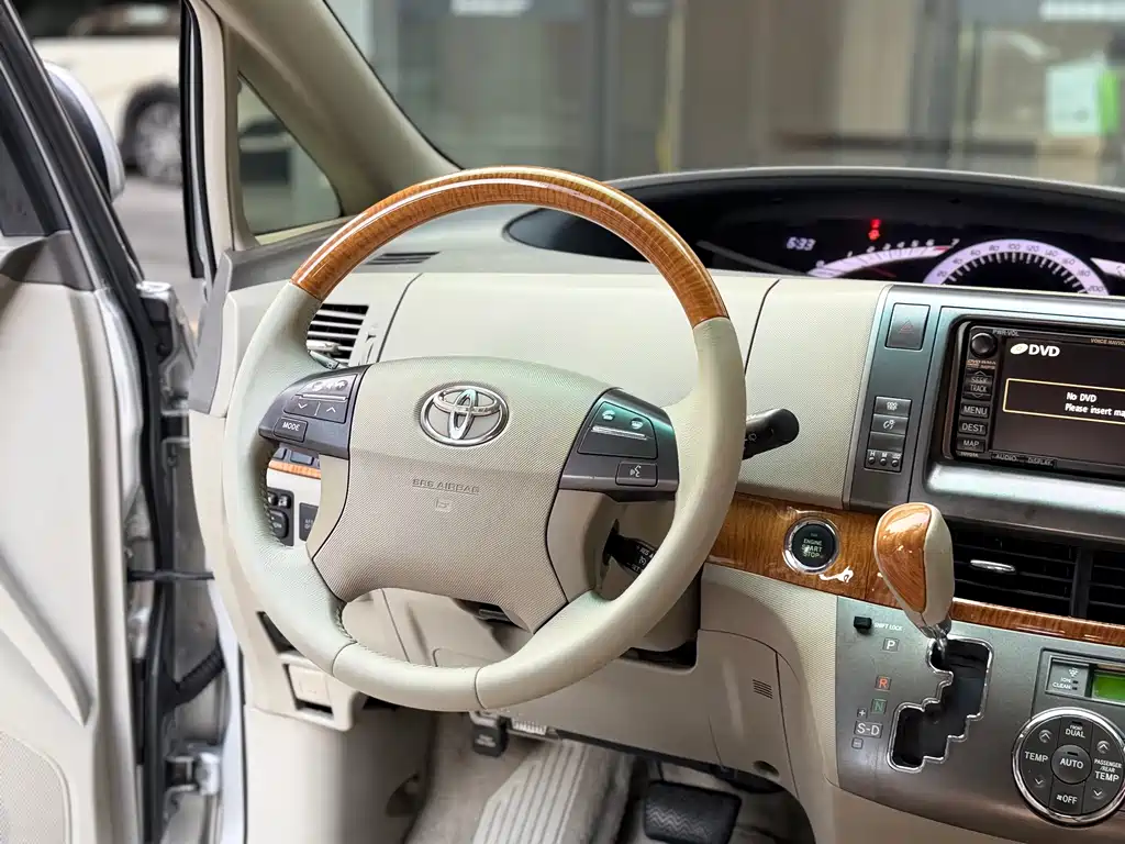 Toyota Previa — миниатюра 7