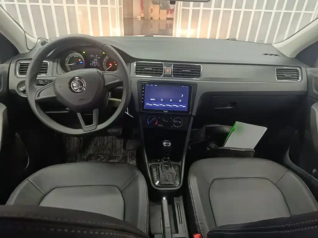 Skoda Rapid Spaceback — миниатюра 10