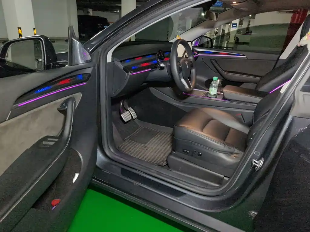 Tesla Model Y — миниатюра 18
