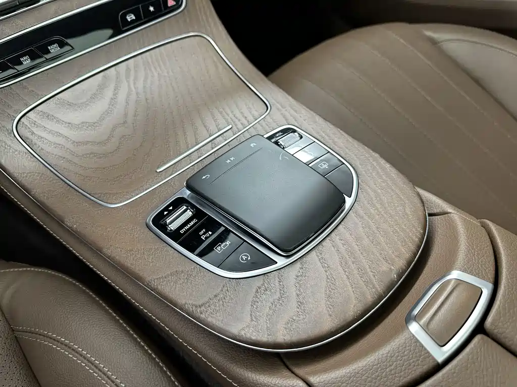 Mercedes-Benz E-Class — миниатюра 17