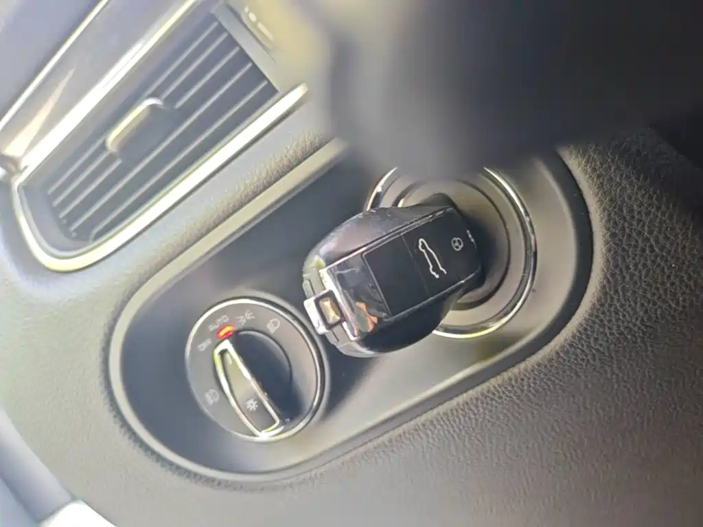 Porsche Macan — миниатюра 9