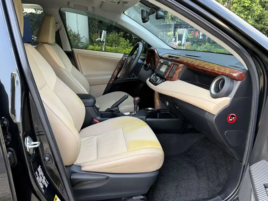 Toyota RAV4 — миниатюра 8