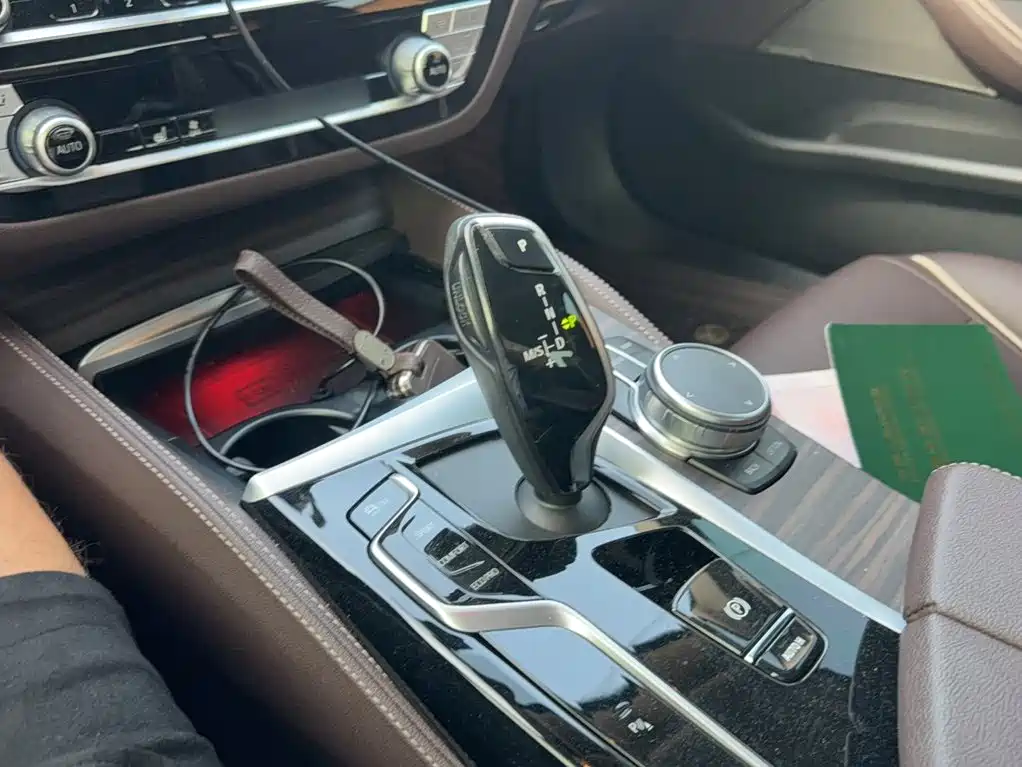 BMW 5 Series — миниатюра 14