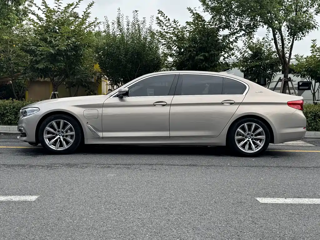 BMW 5 Series New Energy — миниатюра 7