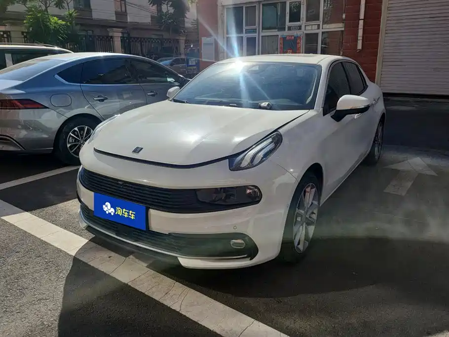 Lynk & Co 03