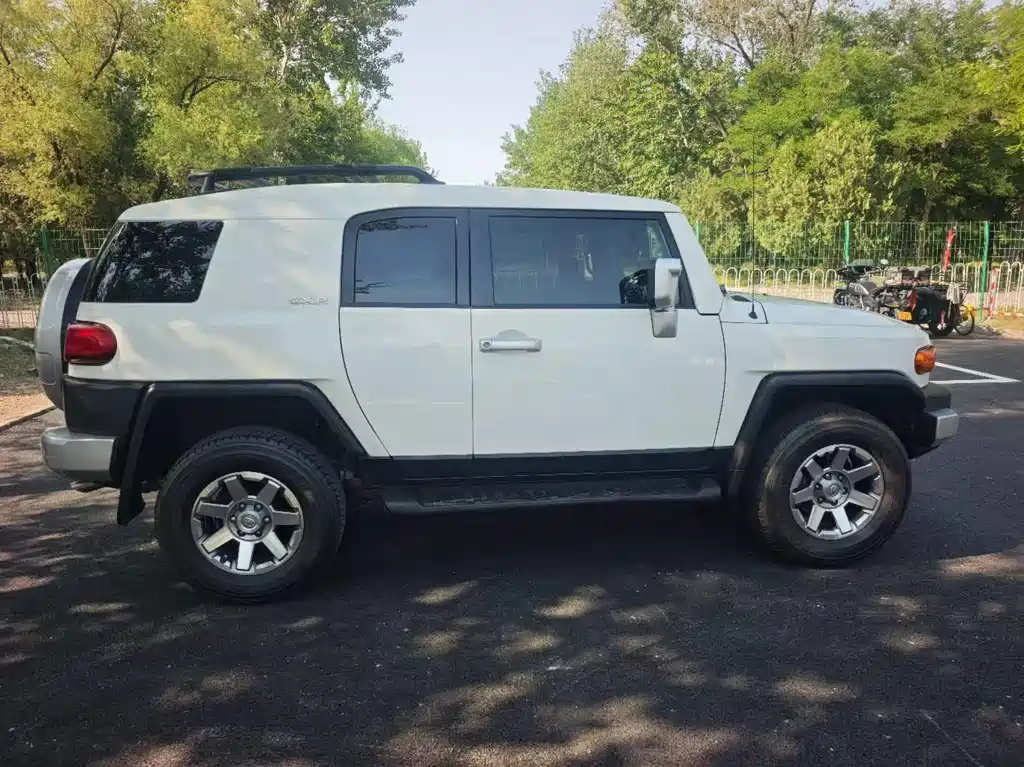 Toyota FJ Cruiser — миниатюра 8