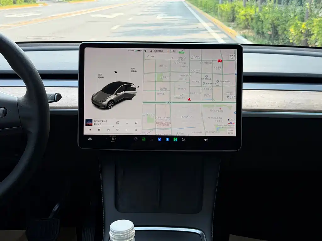 Tesla Model Y — миниатюра 9