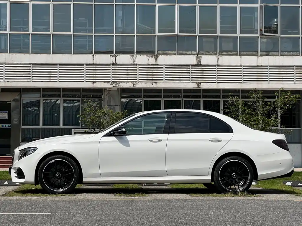Mercedes-Benz E-Class — миниатюра 7