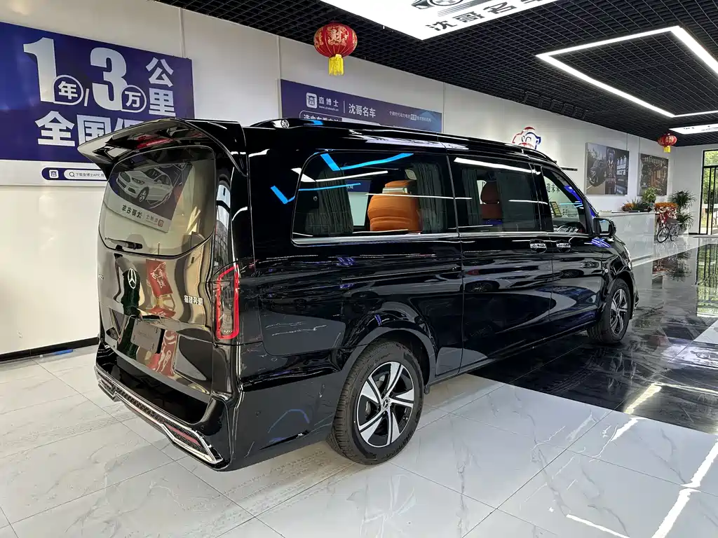 Mercedes-Benz Vito 2024 2.0T Elite 7 мест