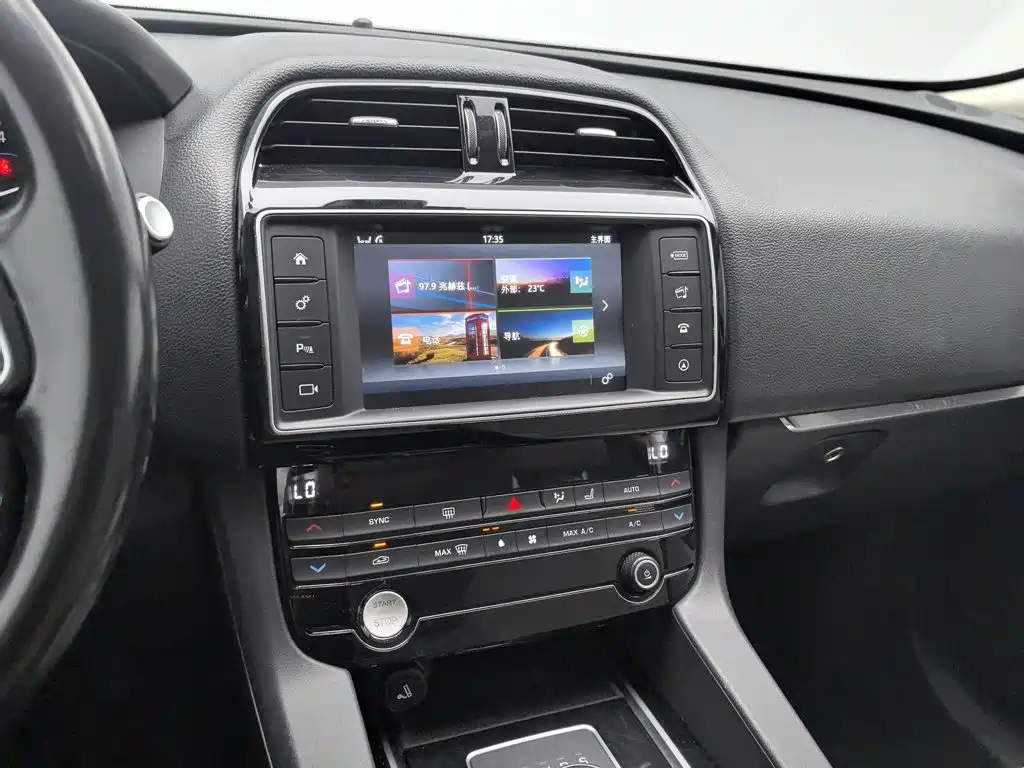 Jaguar F-PACE — миниатюра 12