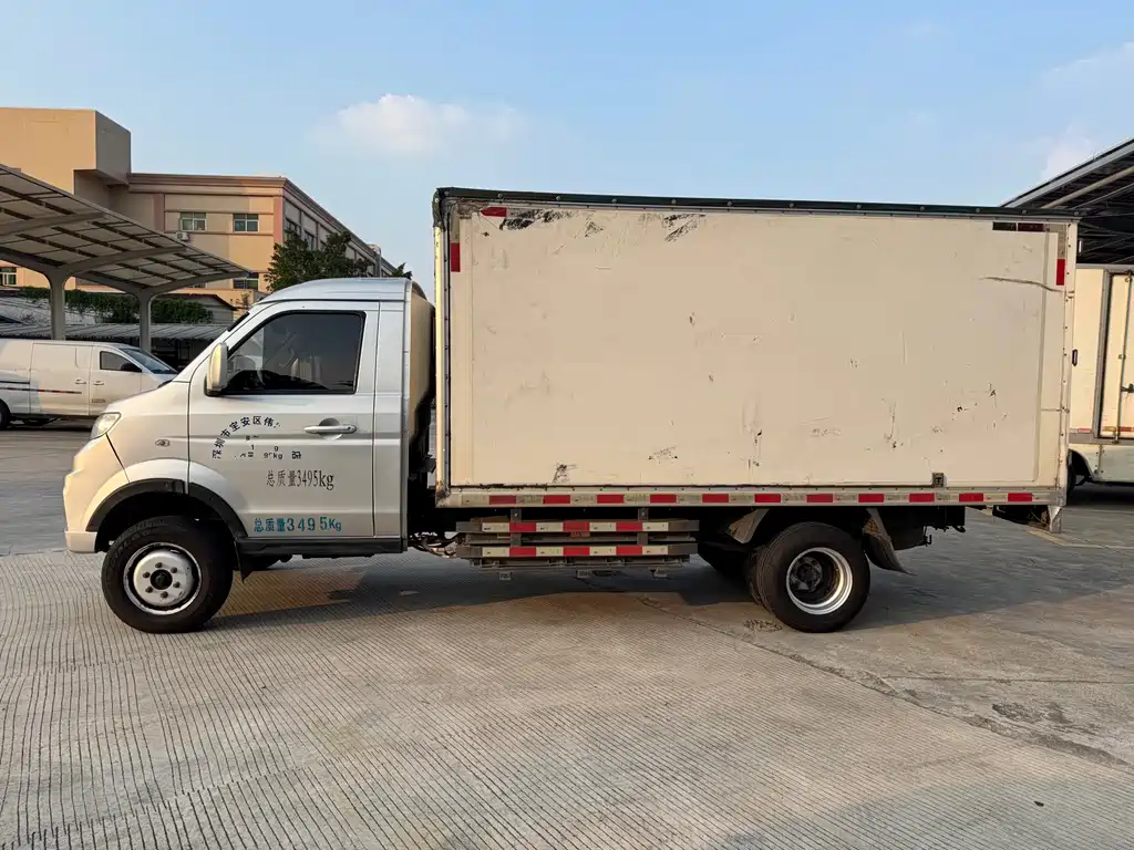 SRM 鑫源T50 EV — миниатюра 8