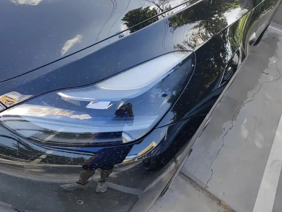 Tesla Model Y — миниатюра 5