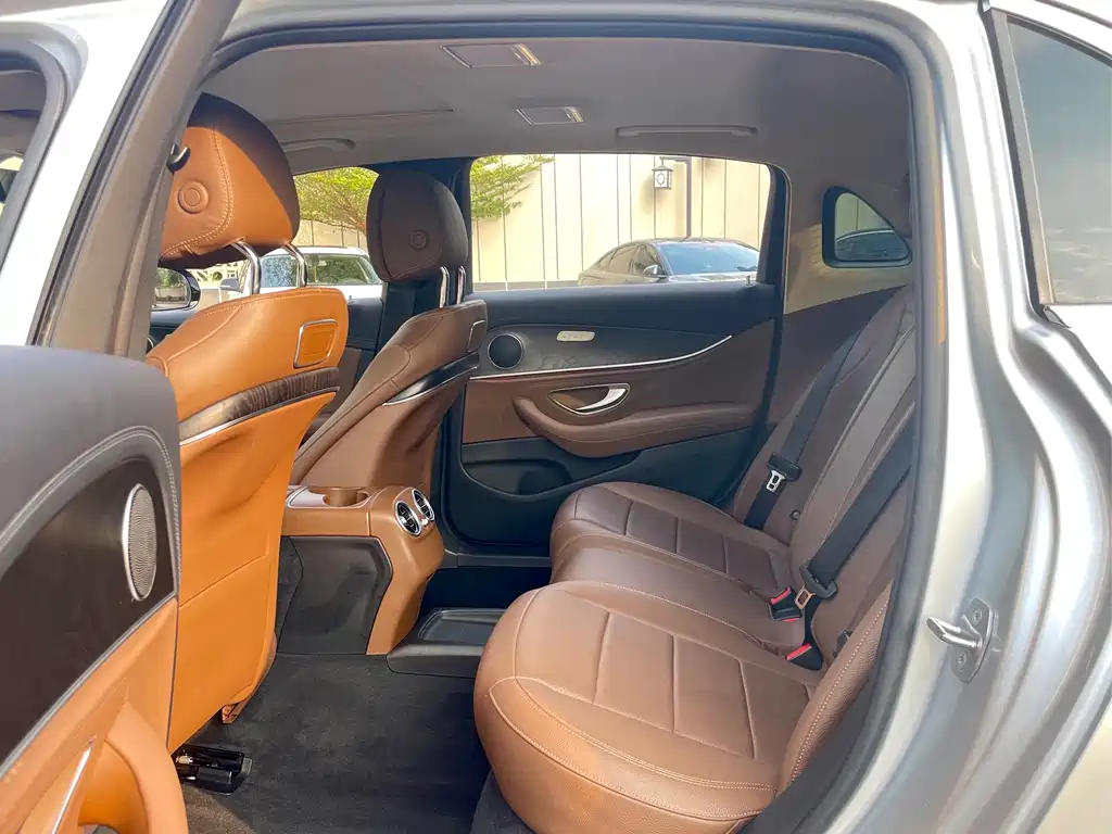 Mercedes-Benz E-Class — миниатюра 16