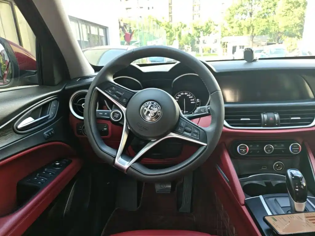 Alfa Romeo Stelvio — миниатюра 11