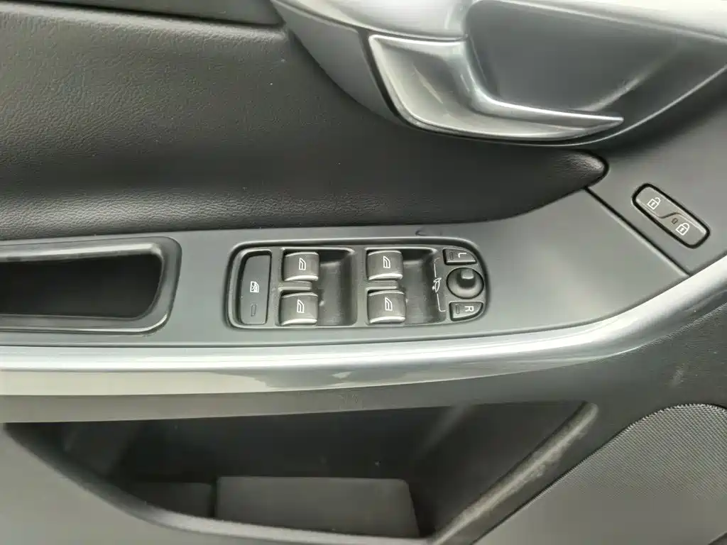 Volvo XC60 — миниатюра 9