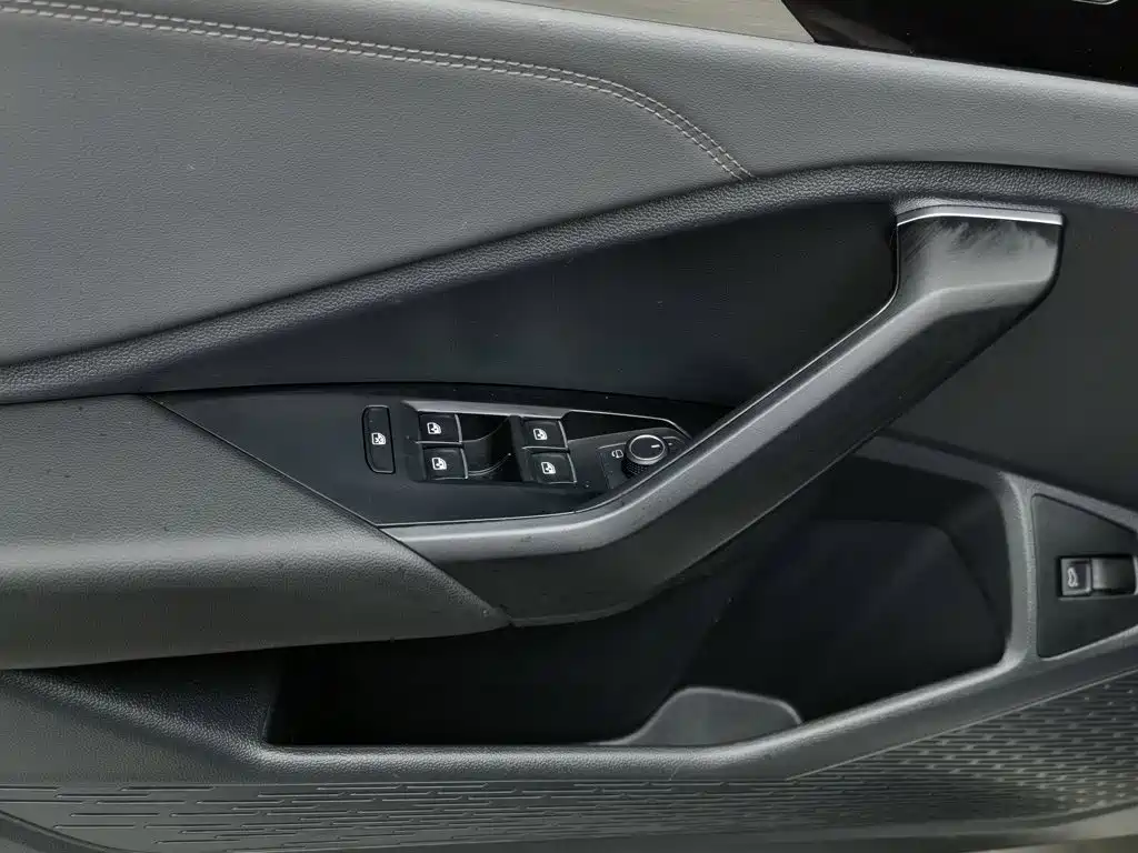 Volkswagen Sagitar — миниатюра 9