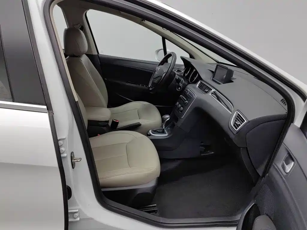 Peugeot 308 — миниатюра 23