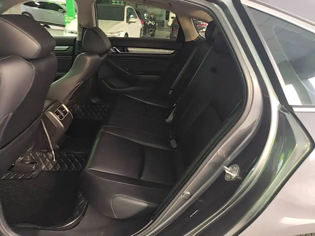Honda Accord — миниатюра 17