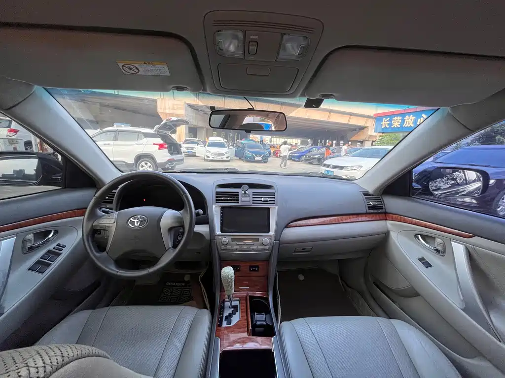 Toyota Camry — миниатюра 12