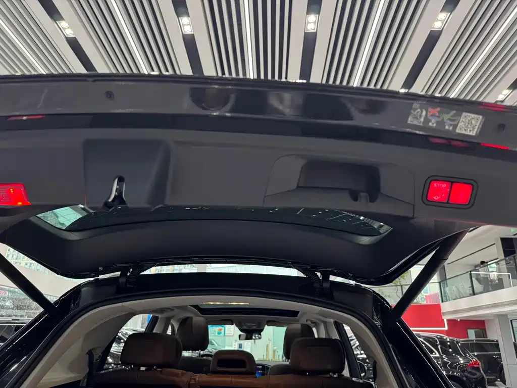 Mercedes-Benz GLE (Import) — миниатюра 23