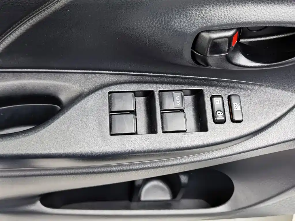Toyota Yaris L — миниатюра 9