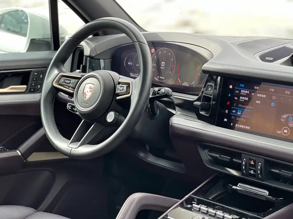 Porsche Cayenne — миниатюра 9