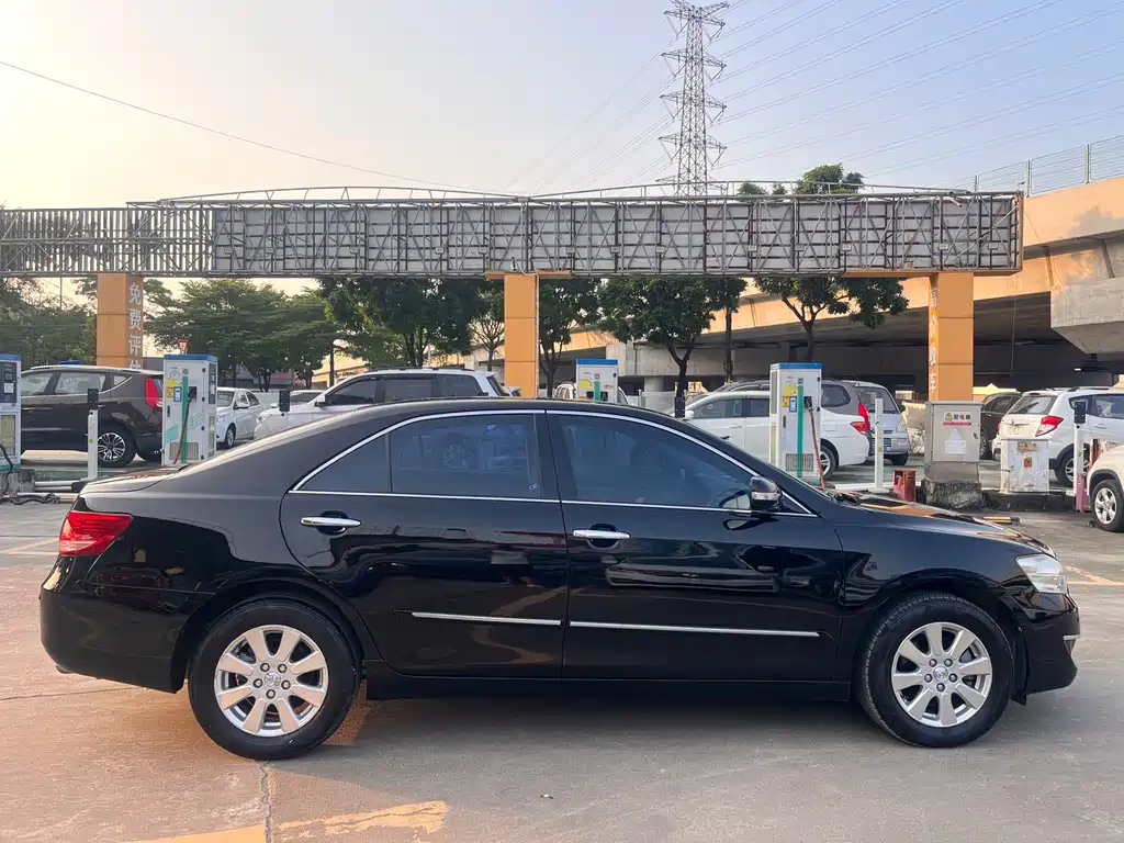 Toyota Camry — миниатюра 7