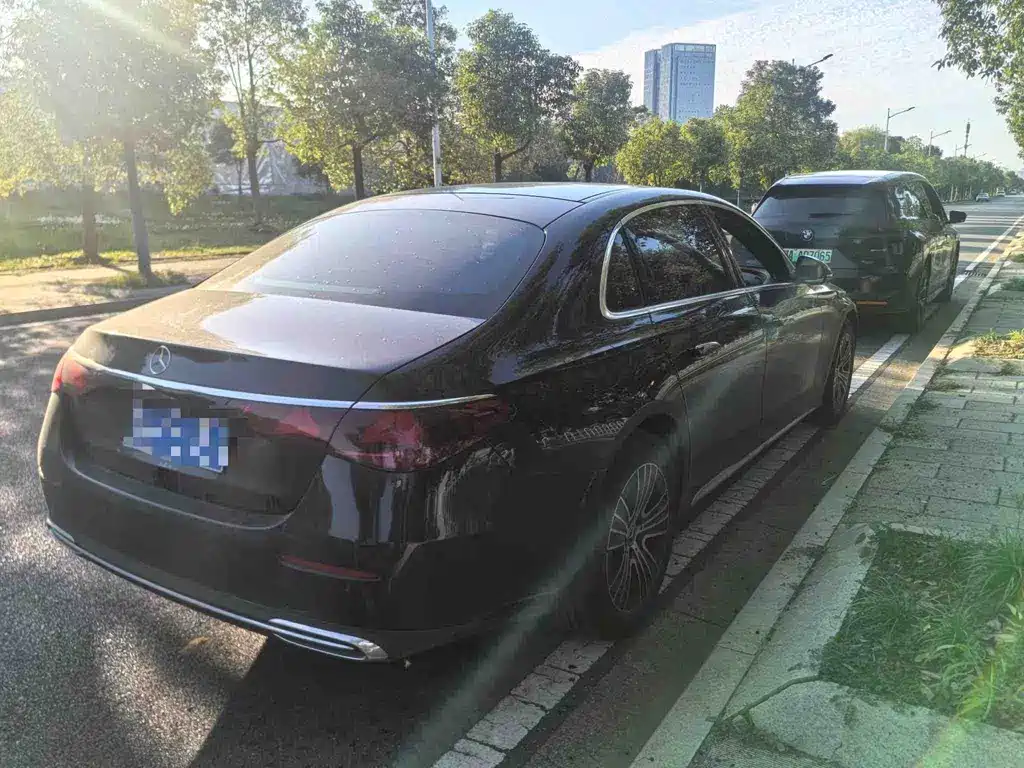 Mercedes-Benz E-Class — миниатюра 4