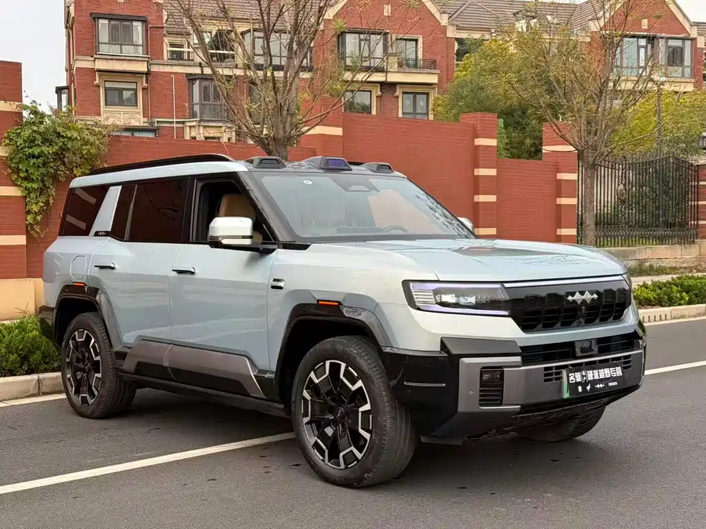 Fangchengbao Leopard 8 8 2025 Flagship 7 мест