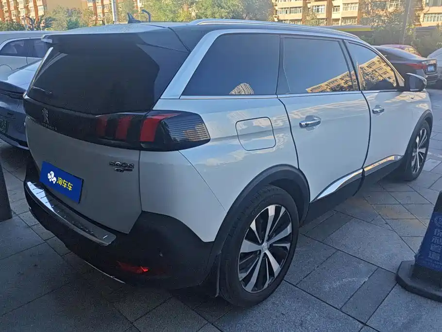 Peugeot 5008 — миниатюра 3