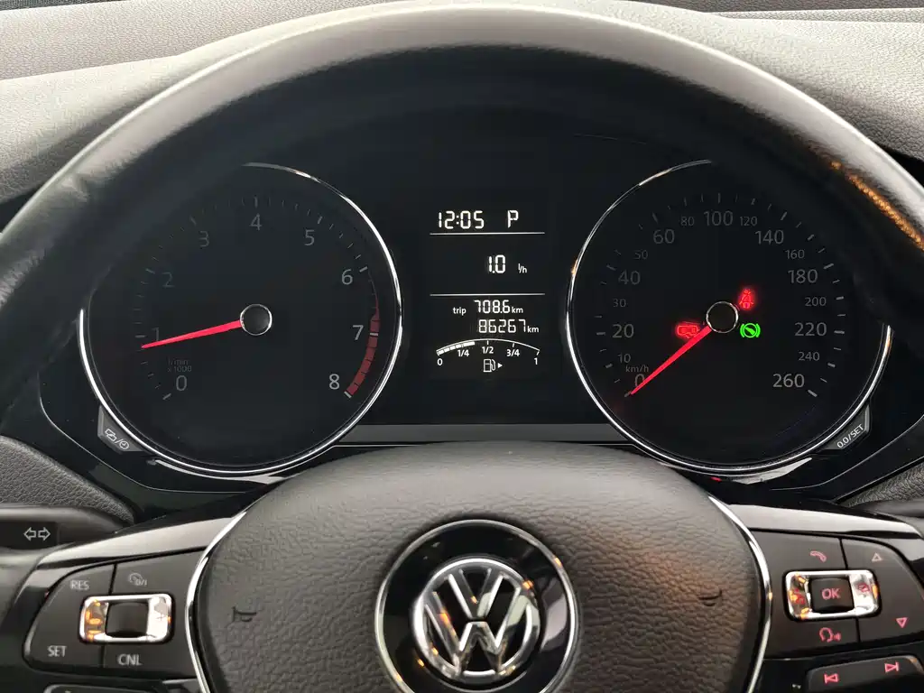 Volkswagen Sagitar 2018 1.6L AT Comfort