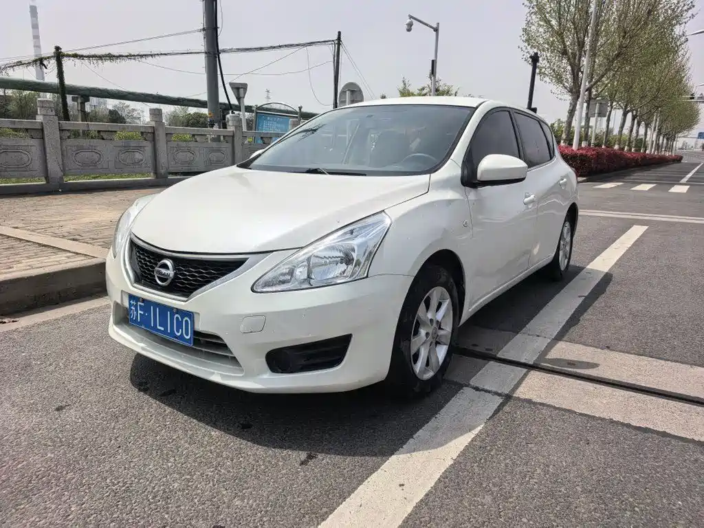 Nissan Tiida 2015