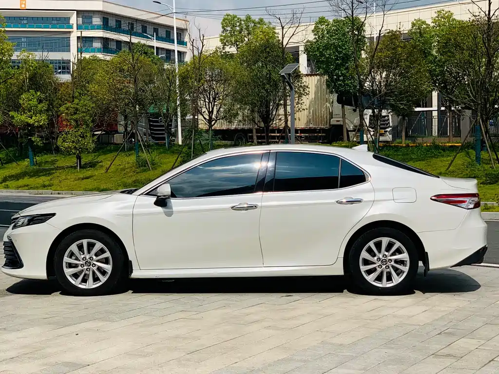 Toyota Camry — миниатюра 8