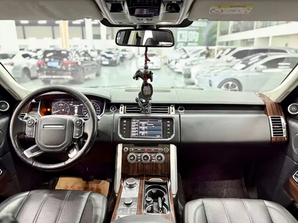 Land Rover Range Rover — миниатюра 6