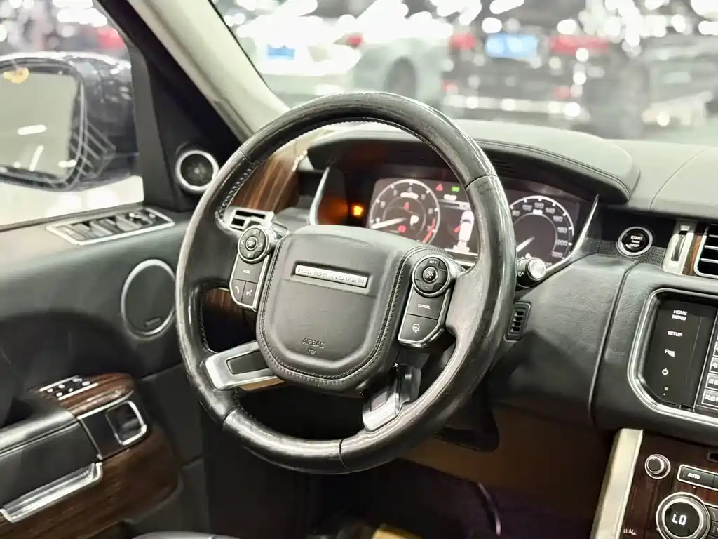 Land Rover Range Rover — миниатюра 7