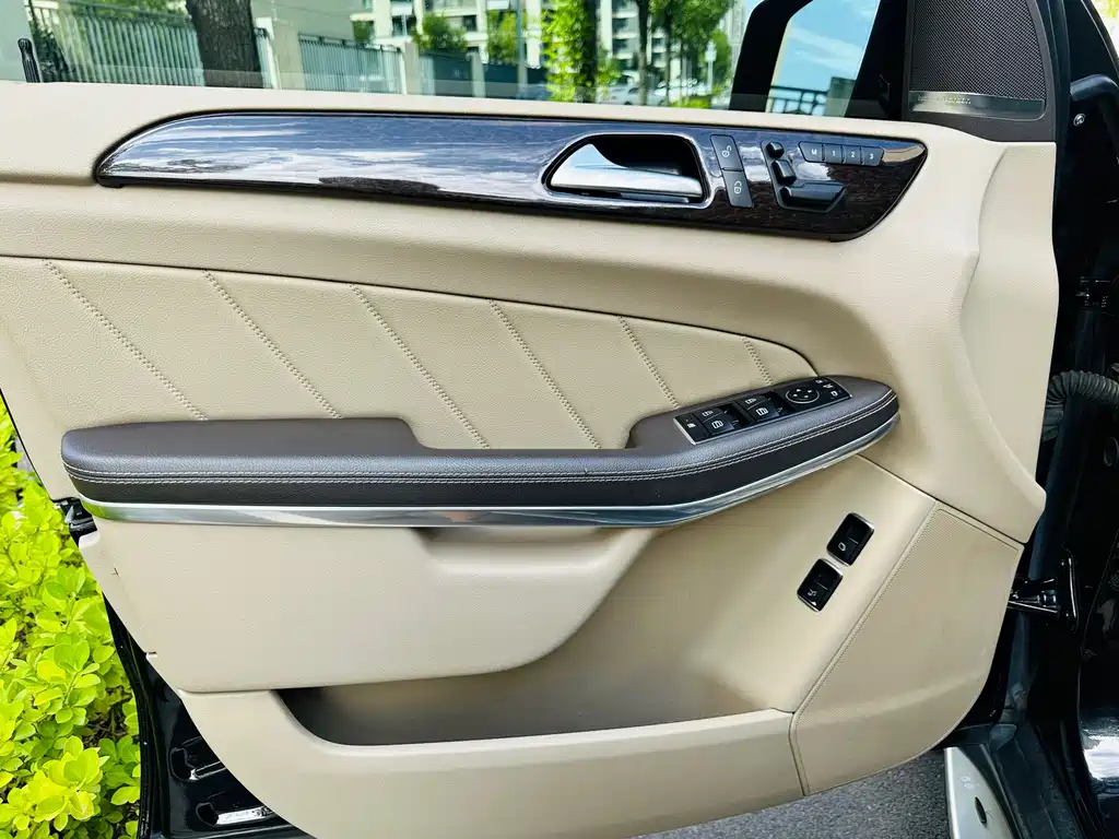 Mercedes-Benz GL-Class — миниатюра 7