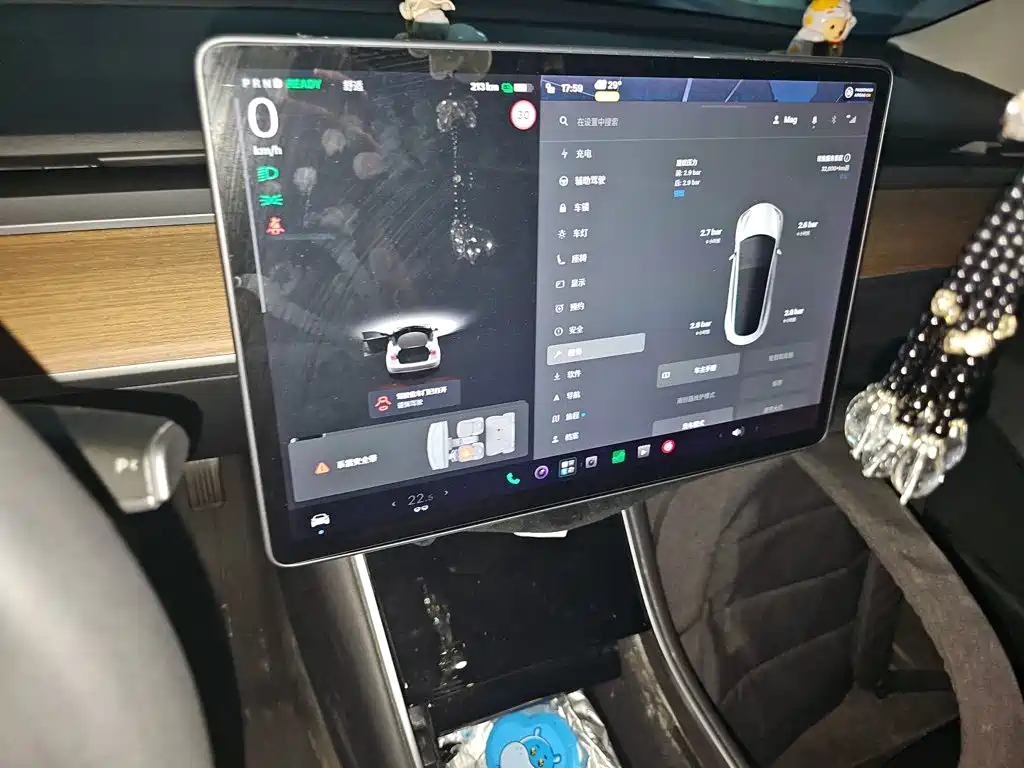 Tesla Model 3 — миниатюра 8