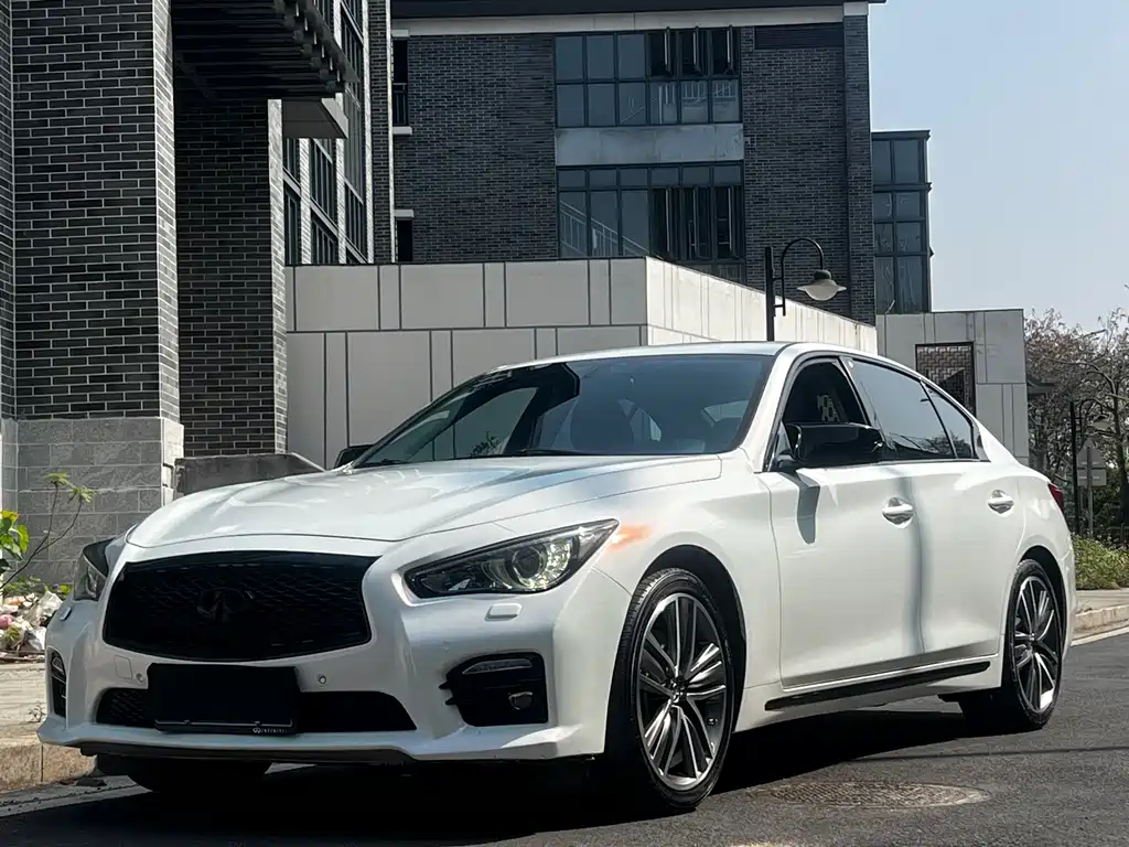 INFINITI Q50L