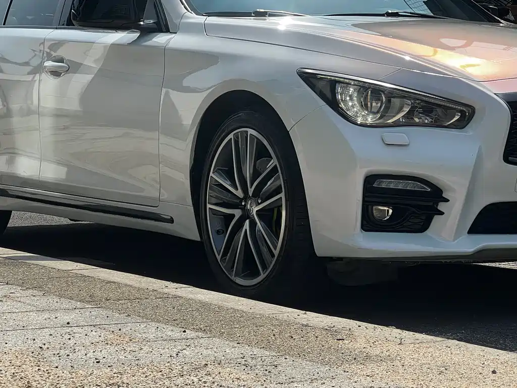 INFINITI Q50L