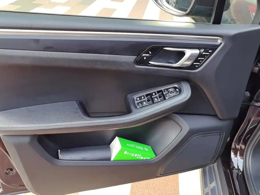 Porsche Macan — миниатюра 7