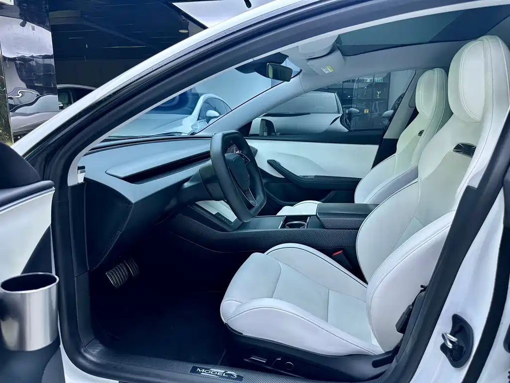Tesla Model 3 — миниатюра 7