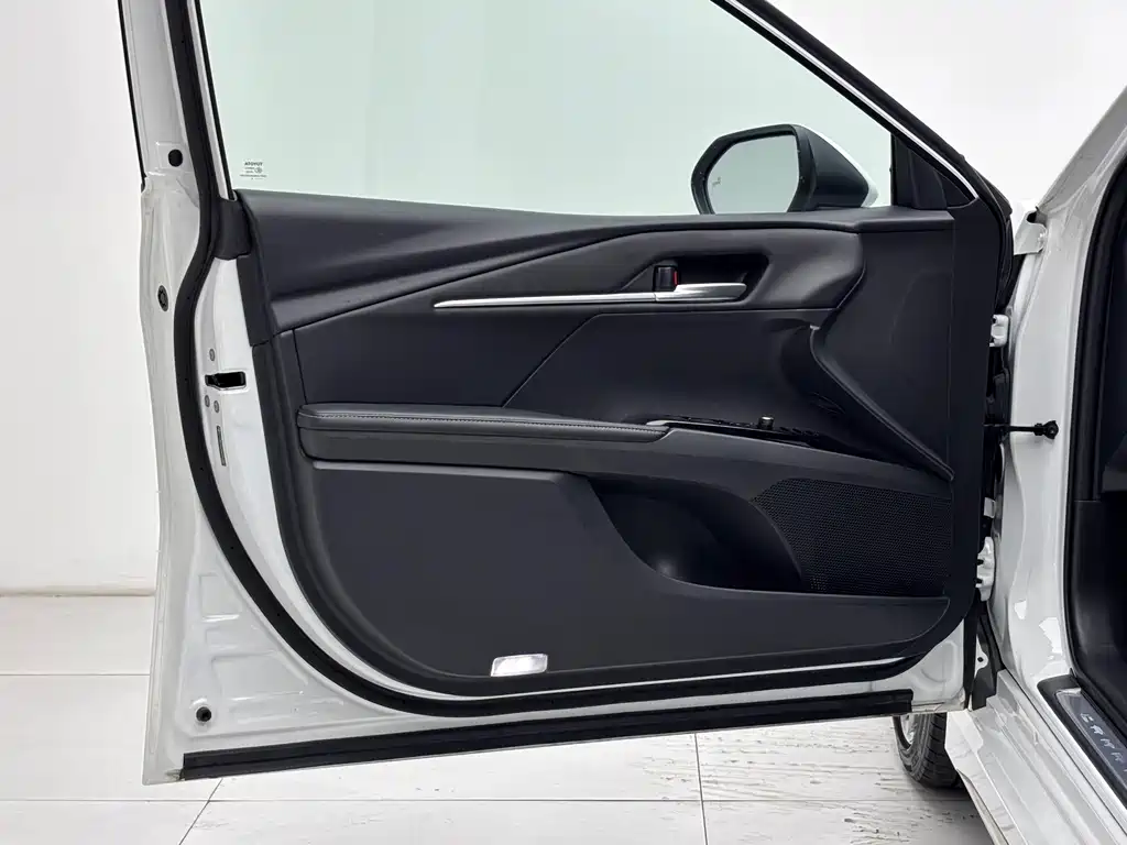 Toyota Camry — миниатюра 23