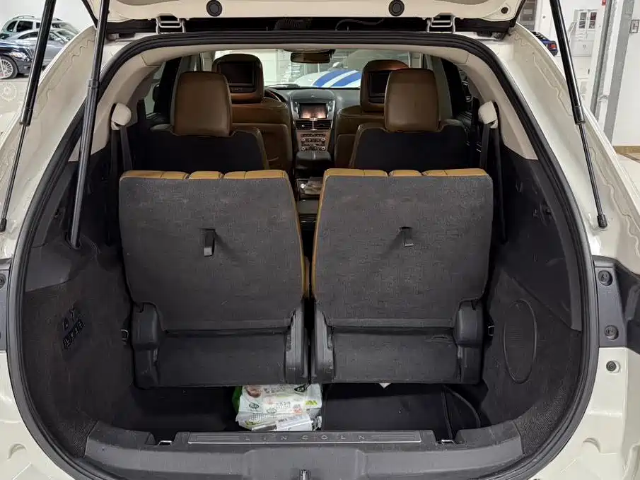 Lincoln MKT — миниатюра 18