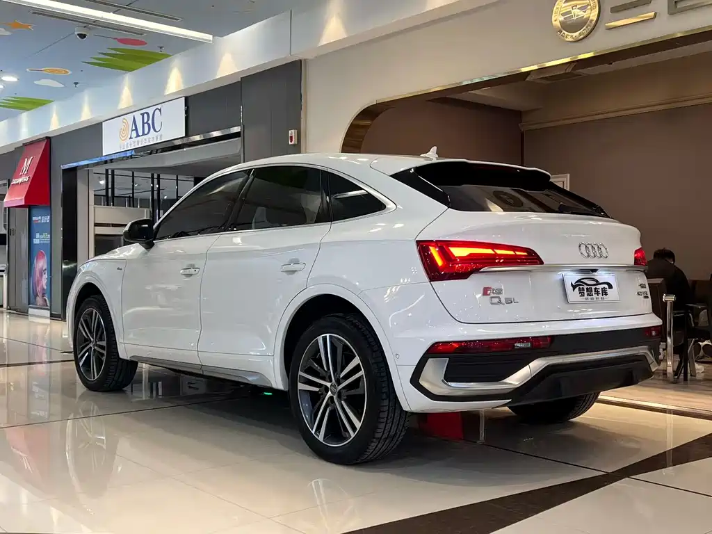 AUDI Q5L SPORTBACK