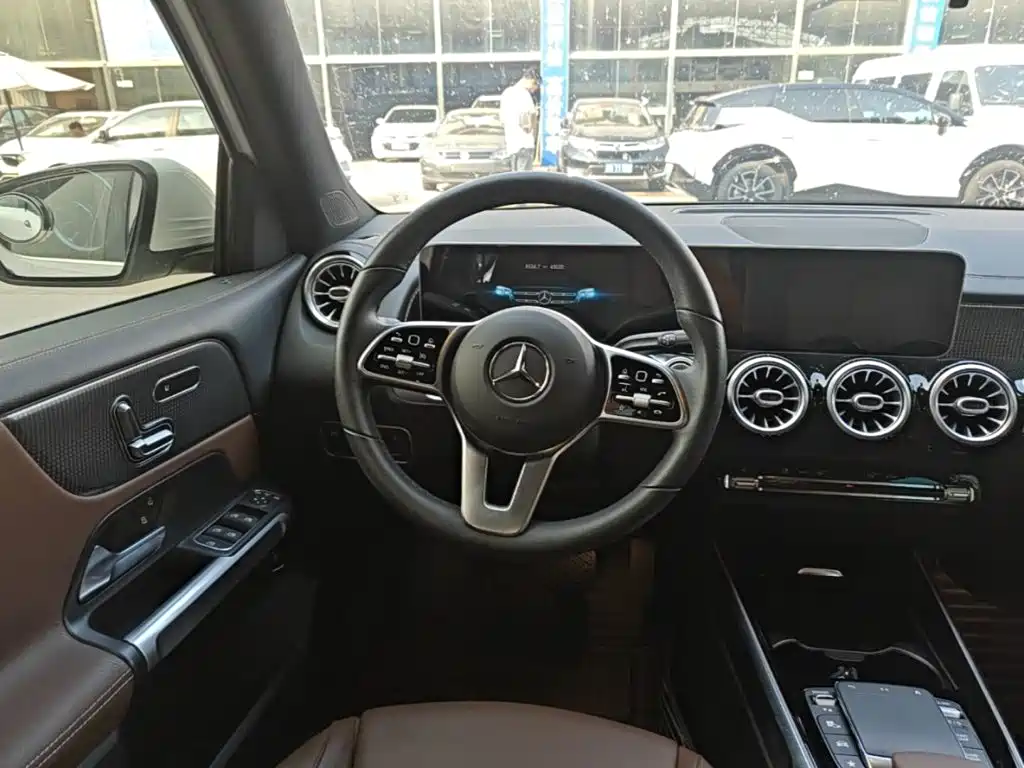 Mercedes-Benz GLB — миниатюра 11
