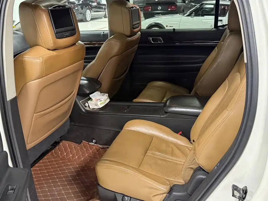 Lincoln MKT — миниатюра 16