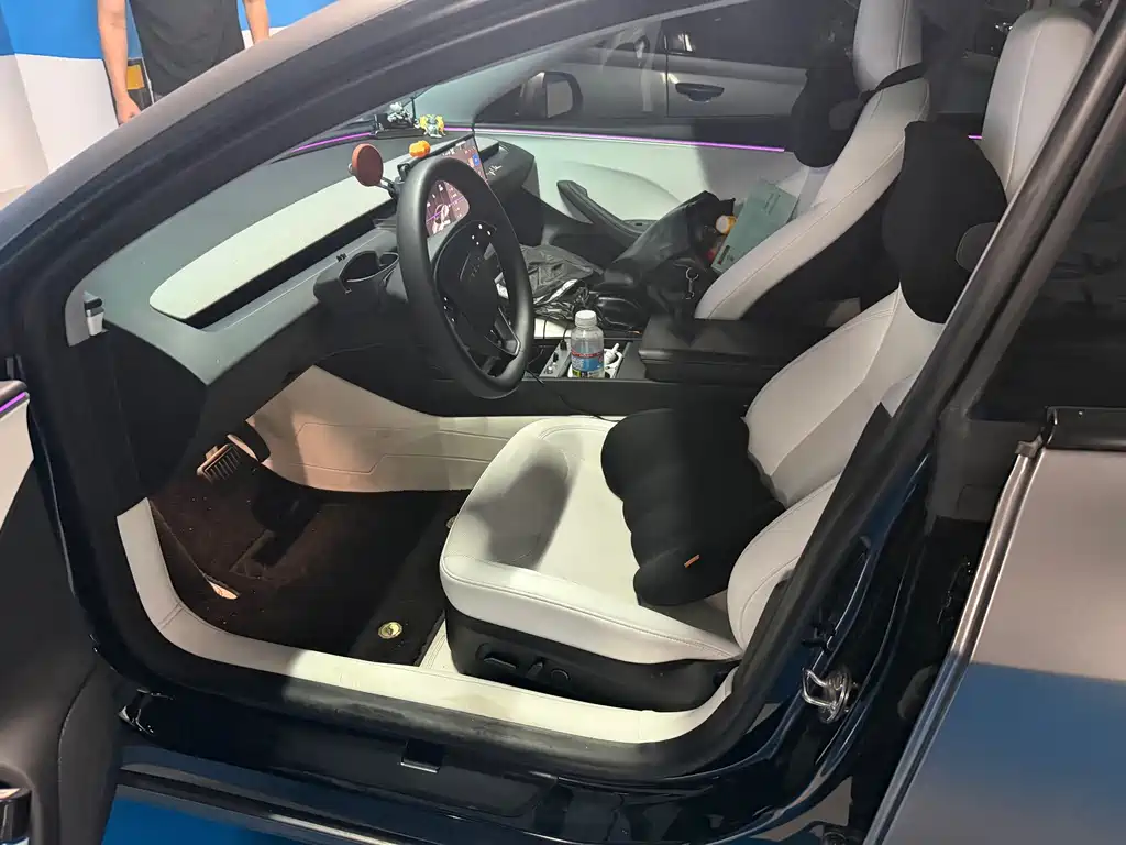 Tesla Model 3 — миниатюра 6