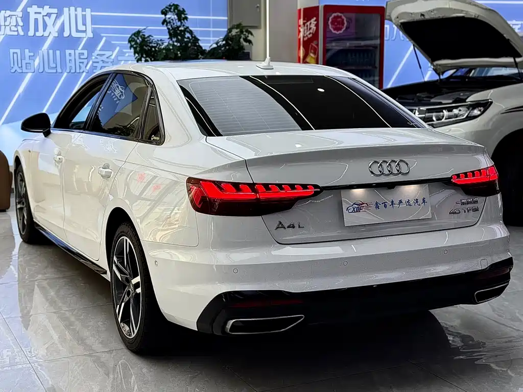 Audi A4L 2022 40 TFSI Luxury