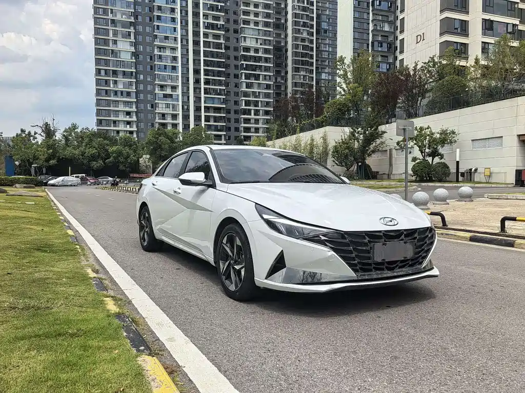 HYUNDAI ELANTRA
